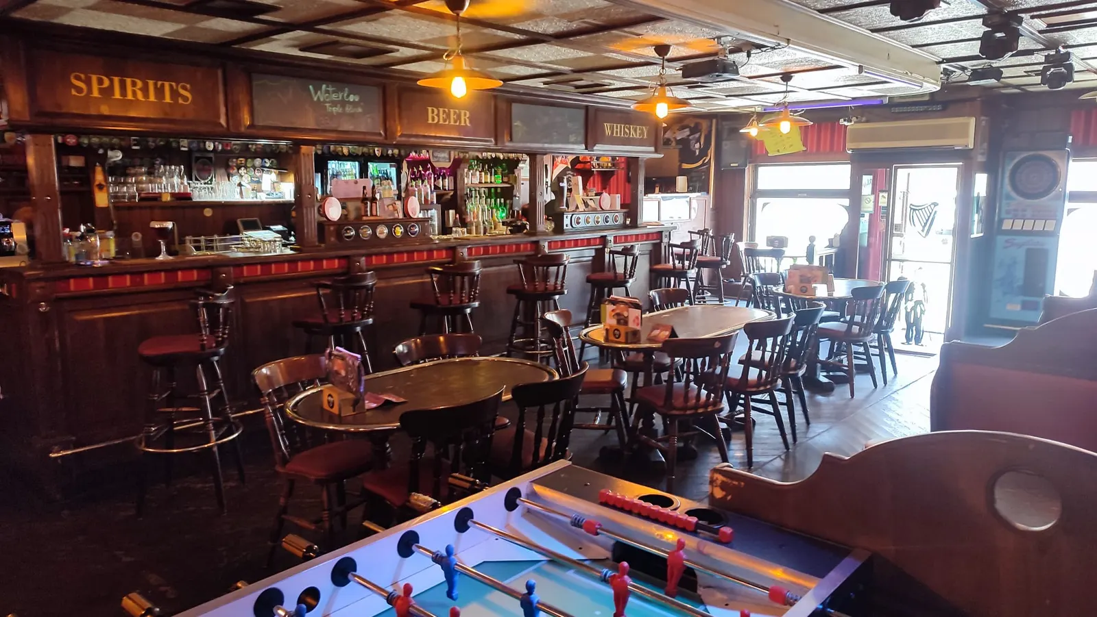 Le Charlie's Bar Principal